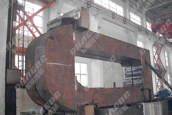 大齒圈鑄造廠家制造軋機(jī)牌坊時(shí)需要注意什么？